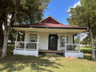 Foreclosed Home - 310 W 7TH ST, 67058
