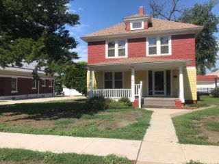 Foreclosed Home - 203 S WALNUT ST, 67104