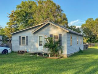 Foreclosed Home - 518 S MAGNOLIA ST, 67114