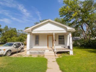 Foreclosed Home - 1008 OAK ST, 67114