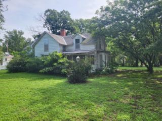 Foreclosed Home - 303 E MYRTLE ST, 67119