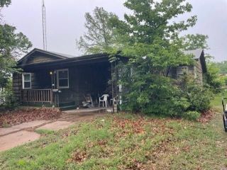 Foreclosed Home - 1211 N PARK ST, 67152