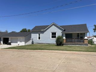 Foreclosed Home - 1121 W 7TH ST, 67152
