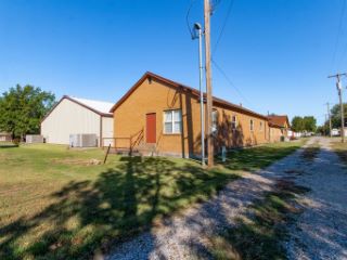 Foreclosed Home - 1219 N PLUM ST, 67152