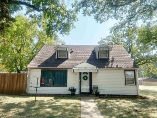 Foreclosed Home - 1401 N PARK ST, 67152