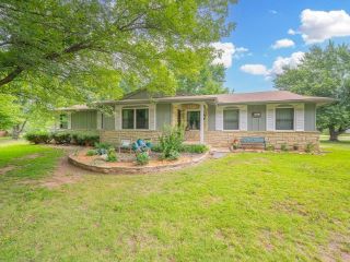 Foreclosed Home - 2820 LAKESHORE DR, 67156