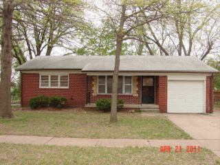 Foreclosed Home - 7909 E CLAY ST, 67207