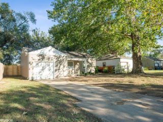 Foreclosed Home - 2424 S GREENWOOD ST, 67216