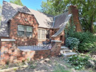 Foreclosed Home - 328 S BLUFF AVE, 67218