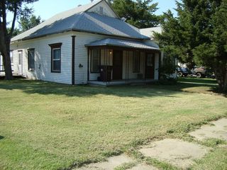 Foreclosed Home - 300 N 5TH ST, 67428