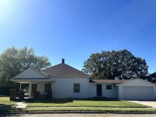 Foreclosed Home - 310 N 5TH ST, 67428