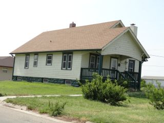 Foreclosed Home - 701 N 1ST ST, 67473