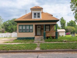 Foreclosed Home - 526 E 8TH AVE, 67501