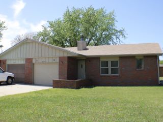 Foreclosed Home - 3207 N SEVERANCE ST UNIT B, 67502