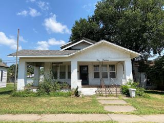 Foreclosed Home - 214 E 2ND ST, 67544