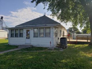 Foreclosed Home - 215 S Main St, 68852