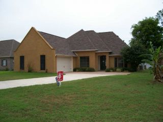 Foreclosed Home - 201 COUNTRY COTTAGE BLVD, 70068