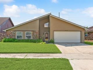 Foreclosed Home - 2208 CAMBRIDGE DR, 70068