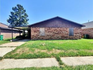 Foreclosed Home - 2444 WILLIAMSBURG DR, 70068