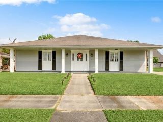 Foreclosed Home - 3300 OAK DR, 70092