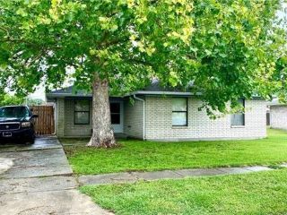 Foreclosed Home - 2120 N RIVER PARK DR, 70092