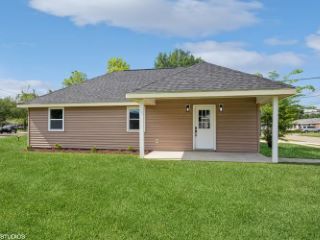 Foreclosed Home - 617 WIEGAND DR, 70094