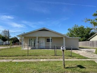 Foreclosed Home - 14 WINIFRED ST, 70094