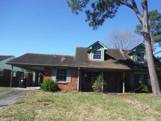 Foreclosed Home - 2121 Mediamolle Drive, 70114