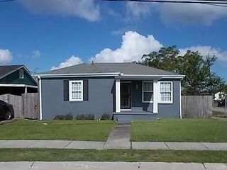 Foreclosed Home - 2442 DESIRE ST, 70117