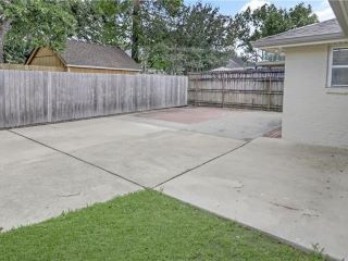 Foreclosed Home - 5679 BELLAIRE DR, 70124