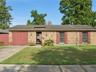 Foreclosed Home - 3546 SOMERSET DR, 70131