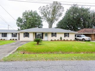 Foreclosed Home - 1120 W Camellia Dr, 70301