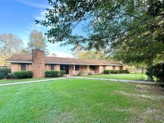 Foreclosed Home - 66172 PINEWOOD DR, 70452