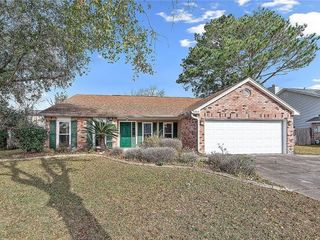 Foreclosed Home - 3510 MEADOW LAKE DR W, 70461