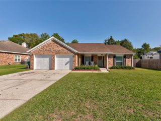 Foreclosed Home - 3012 MEADOW LAKE DR E, 70461