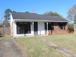 Foreclosed Home - 211 Wilbourn Blvd, 70506