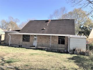 Foreclosed Home - 202 STRASBOURG DR, 70506