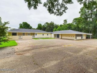 Foreclosed Home - 637 W MAIN ST, 70518