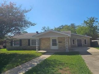 Foreclosed Home - 2134 10TH ST, 70601