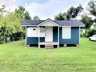 Foreclosed Home - 814 18TH ST, 70601