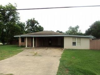 Foreclosed Home - 815 UNIVERSITY DR, 70605