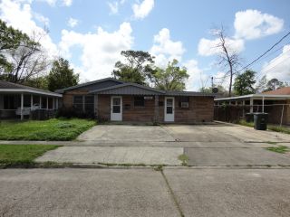 Foreclosed Home - 1318 E SCHOOL ST, 70607