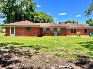 Foreclosed Home - 305 E DARBONNE ST, 70663