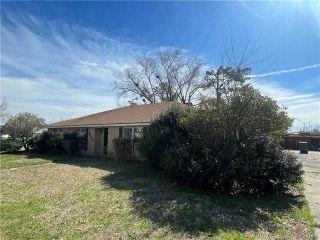 Foreclosed Home - 4117 TRACY CIR, 70663