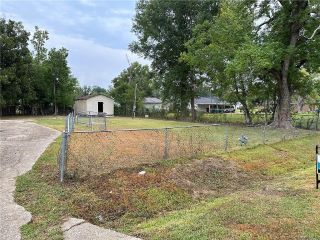 Foreclosed Home - 1111 N HUNTINGTON ST, 70663