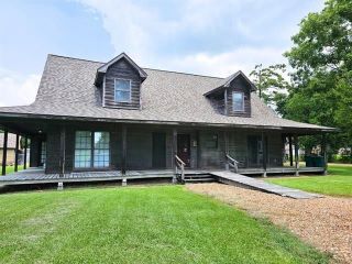 Foreclosed Home - 3160 CASTLE DR, 70665