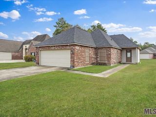 Foreclosed Home - 38660 RED BUD LN, 70706