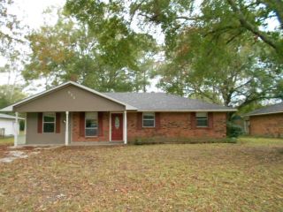 Foreclosed Home - 921 BRUCE DR, 70726