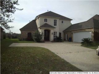 Foreclosed Home - 40116 PELICAN POINT PKWY, 70737