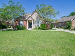 Foreclosed Home - 14423 WHISPERING OAKS DR, 70737